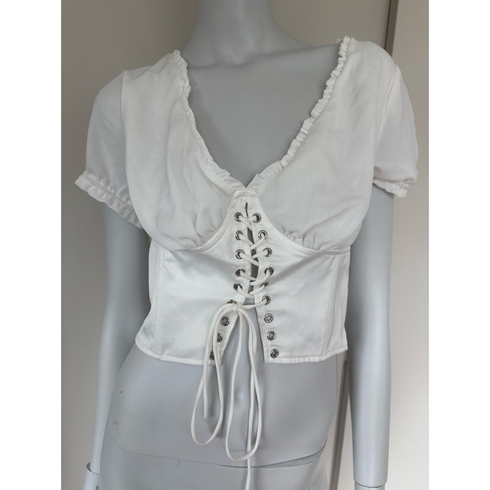 Tiger Mist Lace-up Crop Top